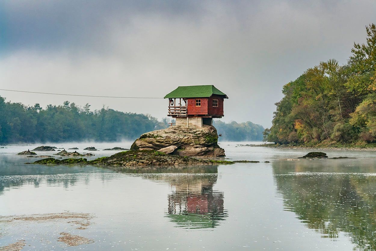 "Escape to Nature: Discovering the Charming House on the Drina"